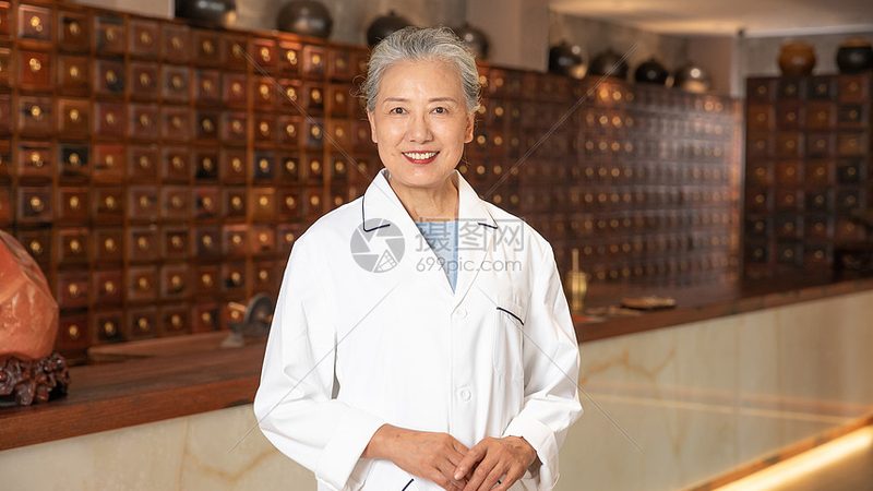 肩颈不适？艾灸调理，白领养生新选择